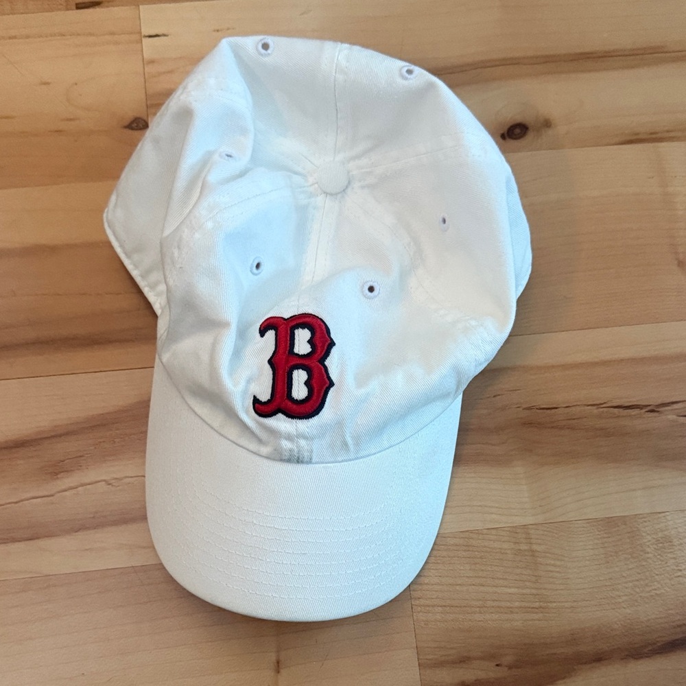 Women’s white Red Sox Baseball Cap
